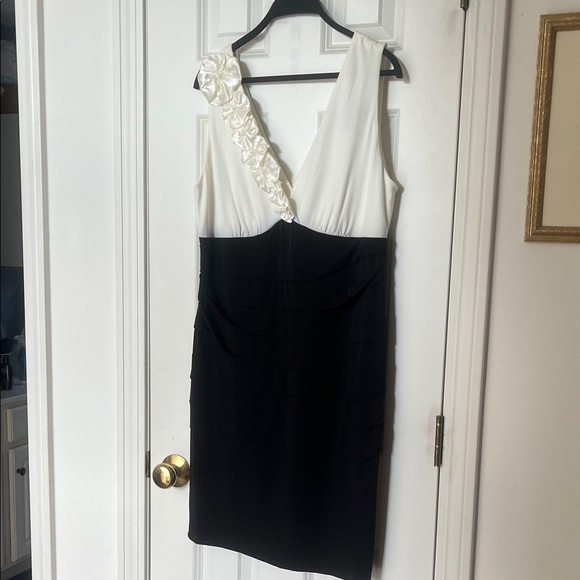 Never worn!! Connected Apparel Black and White One Shoulder Dress - Picture 1 of 8